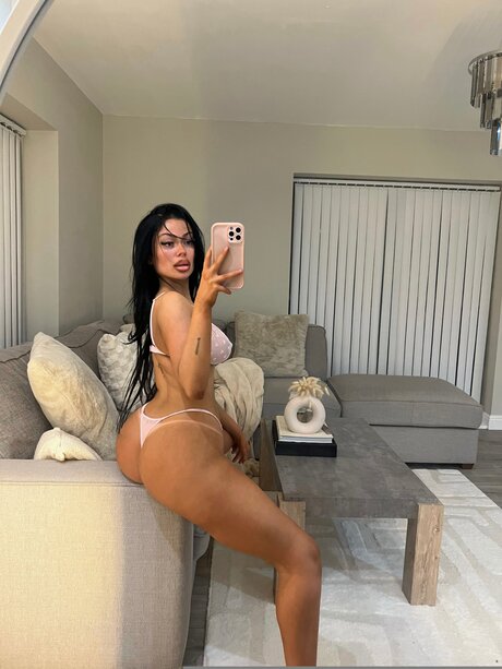 Hollyydollyy model beautiful pictures