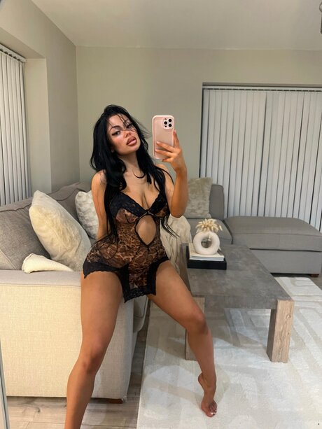 Hollyydollyy sex model pics