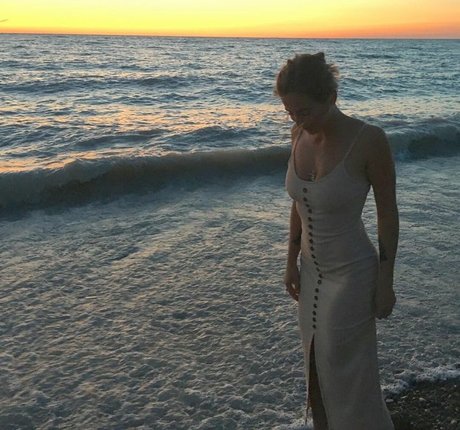 Taylor Francis nude model pic