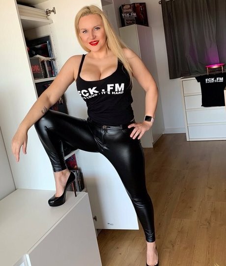 Dolly Fox pornstar best img