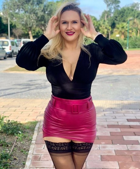 Dolly Fox pornstar exclusive img