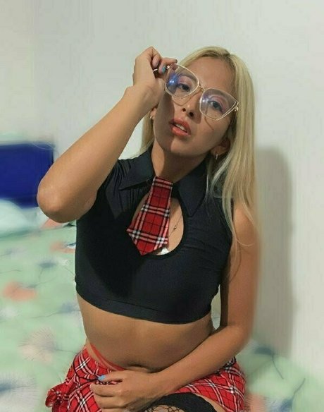 filomenna model naked photo