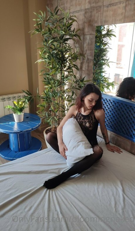 bloomingnaked model adult pictures