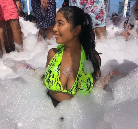 tiny onlyfans top photo