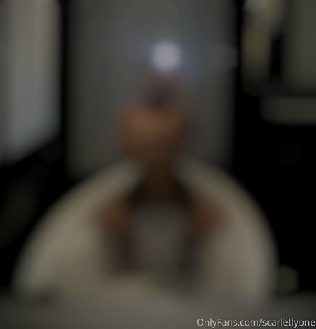 scarletlyone pornstar top pic