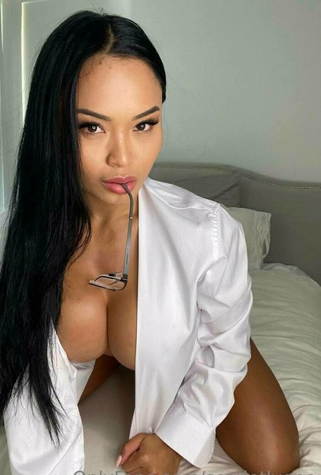 scarletlyone pornstar naked image