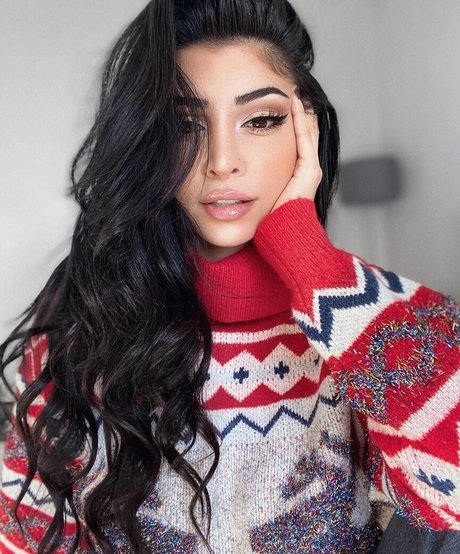 Elwa Saleh xxx pornstar pictures