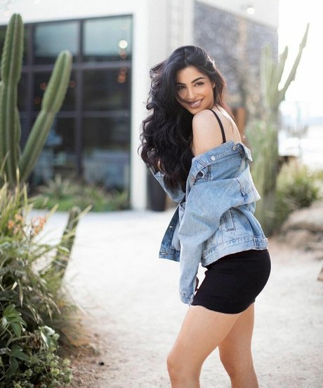 Elwa Saleh pornstar nice pic