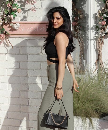 Elwa Saleh model xxx pic