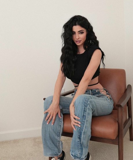 Elwa Saleh star porn archive