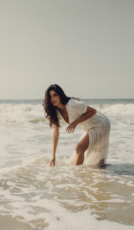 Elwa Saleh star adult photos