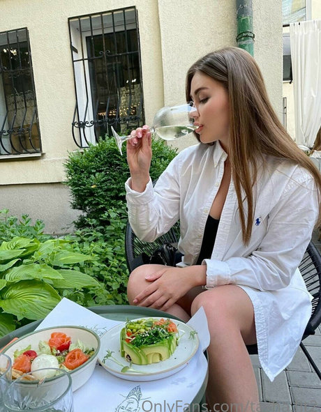 cum on glasses onlyfans top photo