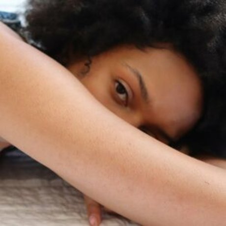 Djouliet Amara model sexy picture