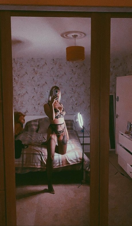 Sophie Carpenter erotic model archive