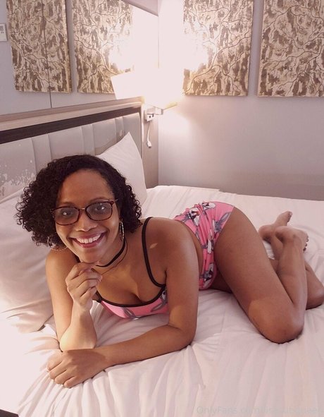 lisasubqueen model pic