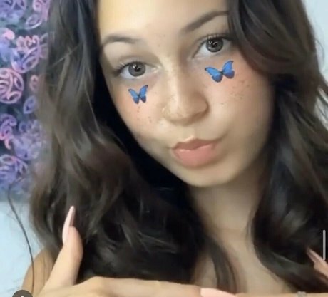 Willow Jade model hot pics