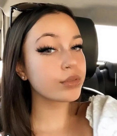 Willow Jade pornstar exclusive img