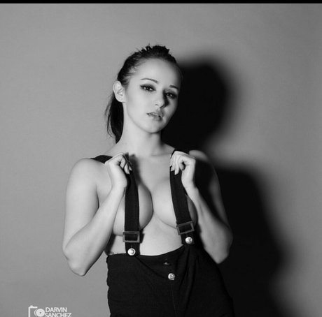 Nevalone nudes actress pic