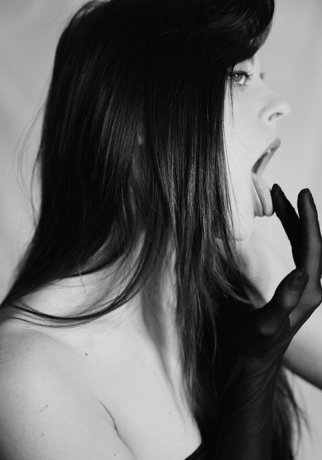 oliviawildinfree pornstar hot photo