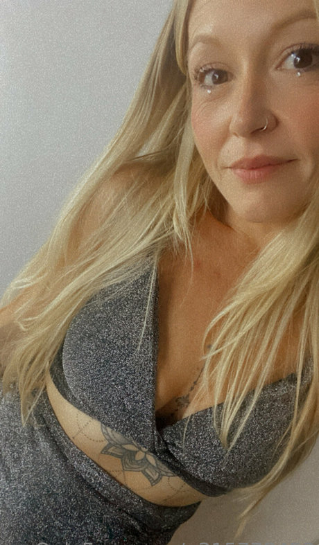 triple y naked model gallery