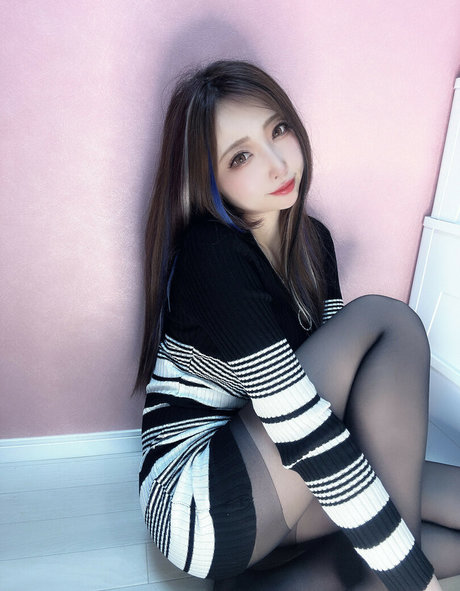 Momoiro Reku pornstar erotic archive