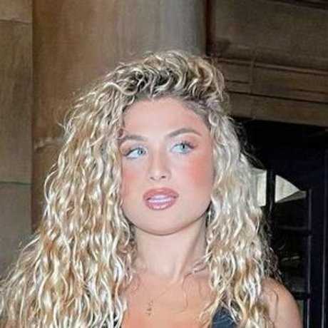 Antigoni model adult pictures