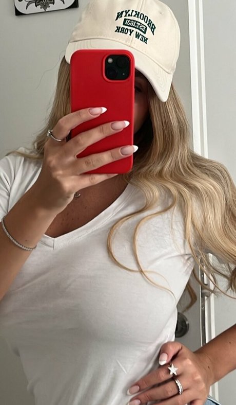 noaperetss model nude images