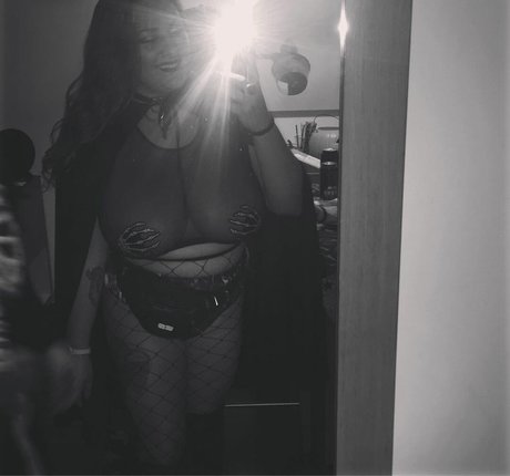 Marissa J Quick model image