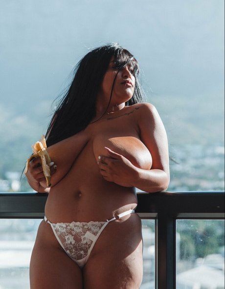 Mickyla Goslett exclusive star image