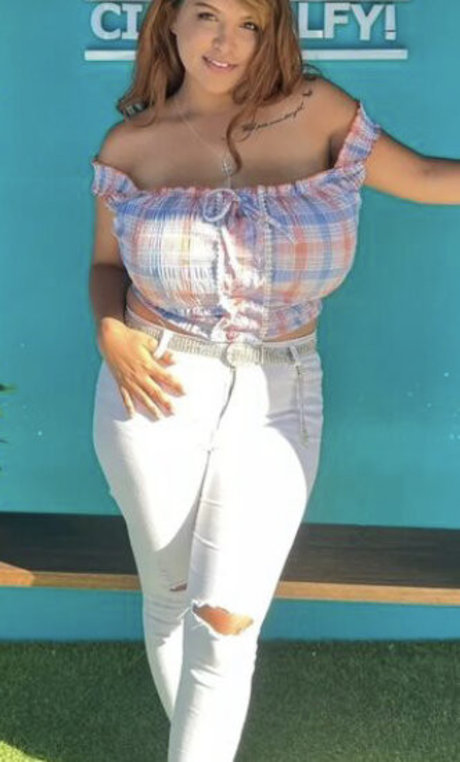 Mickyla Goslett hd model pic