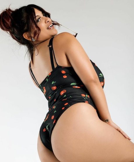 Mickyla Goslett exclusive star pic