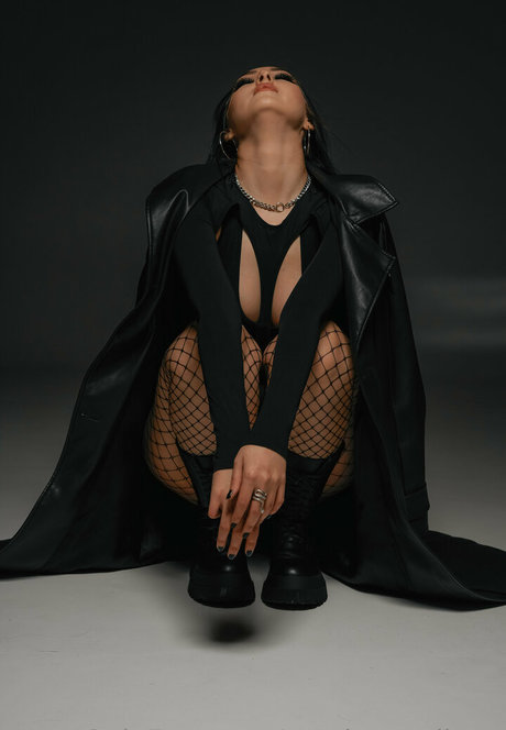 cassie swallows model nudes gallery