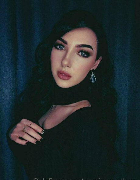 cassie swallows star top picture