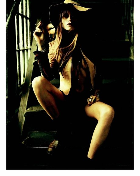 Abbey Lee Kershaw Profile pic