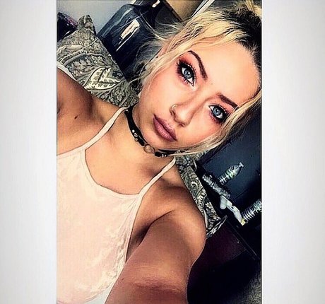 Ali Cortese Quick model image