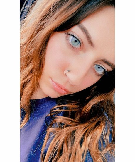 Ali Cortese model xxx photo