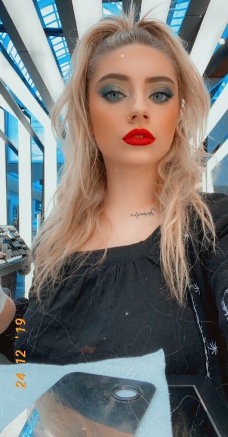 Ali Cortese exclusive star image