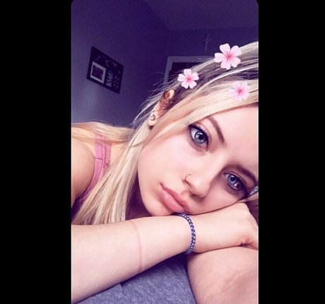 Ali Cortese star exclusive photo