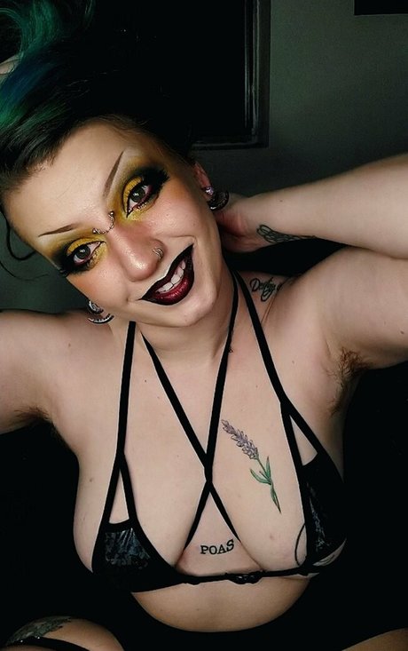 sarahsuccubusfreepreview model pretty picture