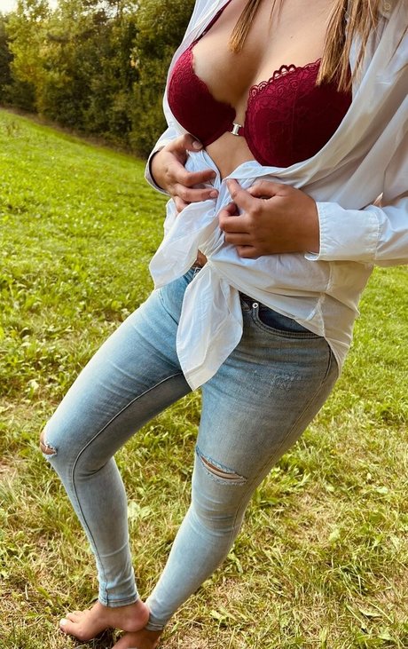 sarah lovexo adult model img