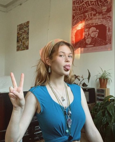 Ariane Ganz top actress pictures