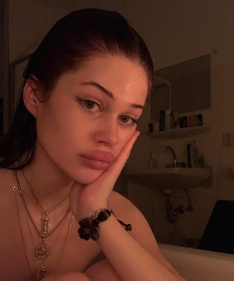 Ariane Ganz high quality actress pic