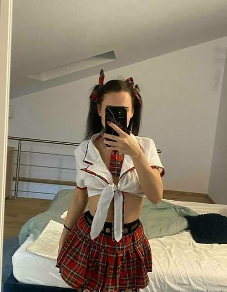 antoniahot model pornographic pictures