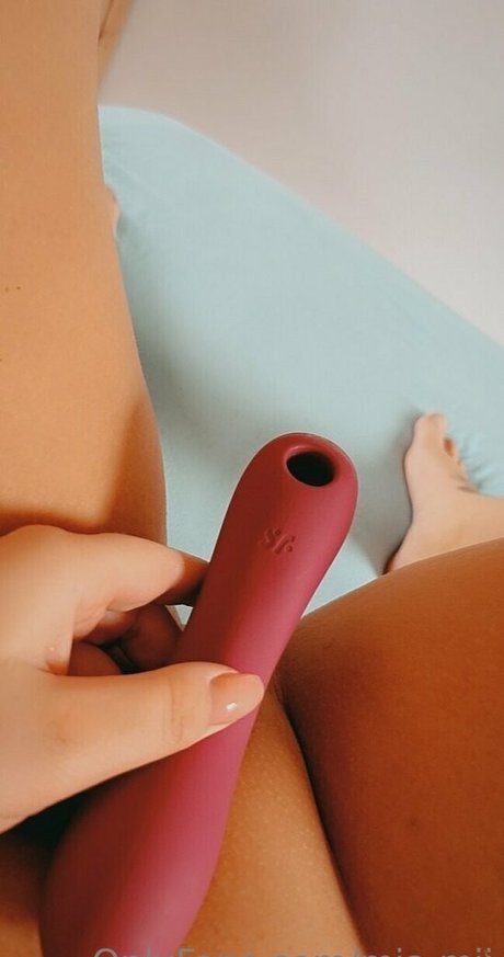 mia mii nude actress img