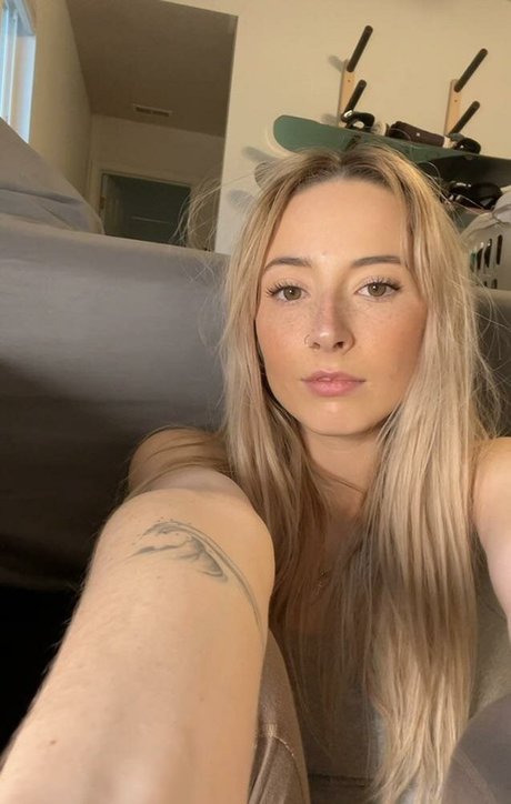 Avesfree porn actress img