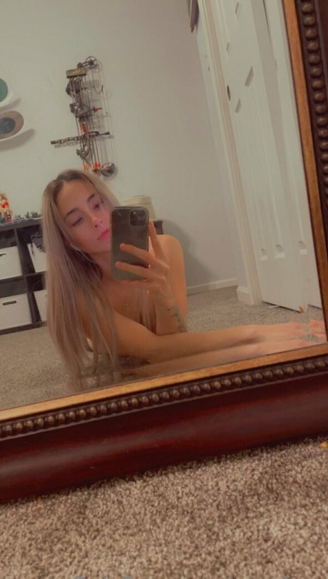 Avesfree model beautiful pics