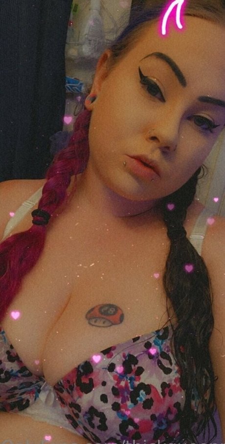 thickqueenrose420 model erotic picture