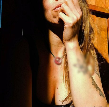 almiibar model adult pictures