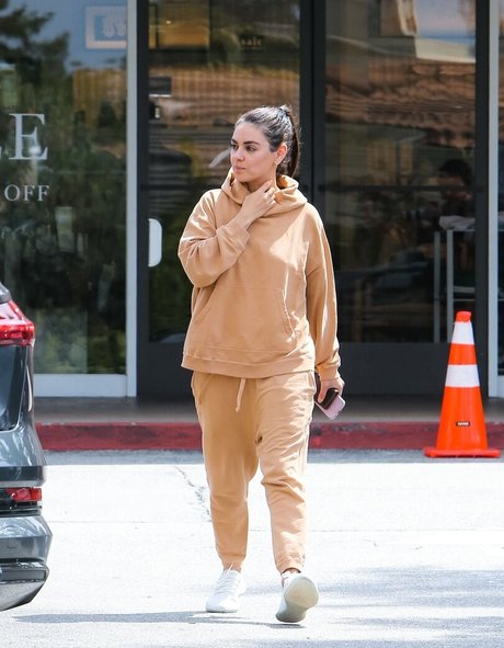 Mila Kunis pornstar adult pic