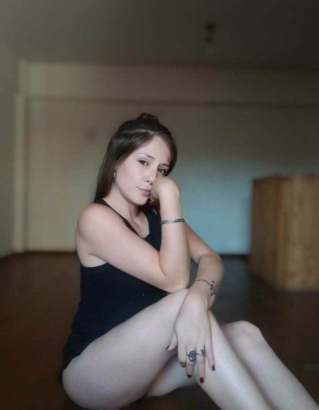 babymeeli model nude picture